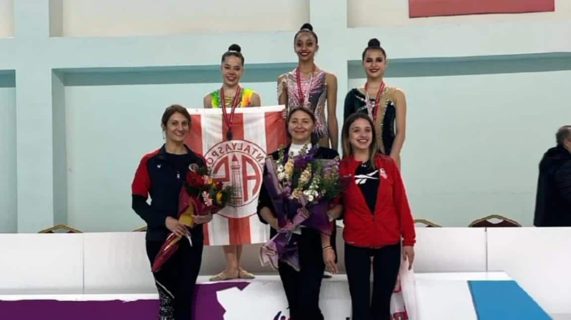 Öğrencimiz Alisa AKHUN'dan Ritmik Jimnastik Dalında Türkiye 3.lüğü
